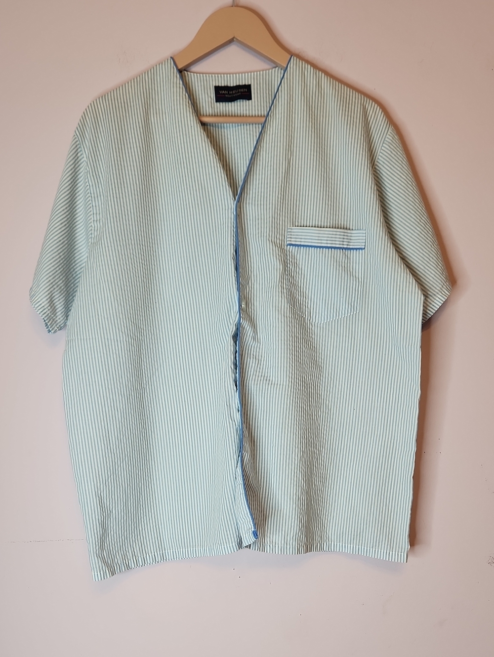 VTG VAN HEUSEN Men’s Pajama Top Light Blue and White Striped Seersucker Shirt, M